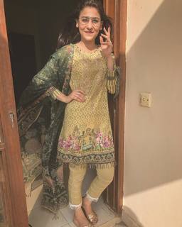 Hina Altaf feet photo 20