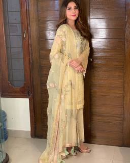 Hina Altaf feet photo 15