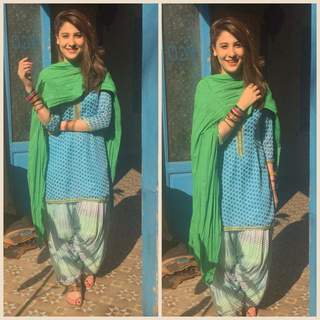 Hina Altaf feet photo 8