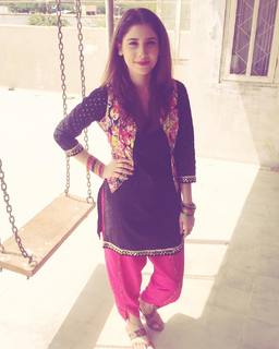 Hina Altaf feet photo 5