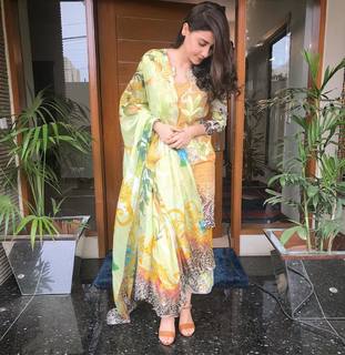 Hina Altaf feet photo 14