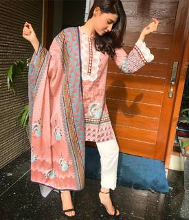Hina Altaf feet photo 12