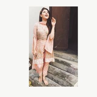 Hina Altaf feet photo 11