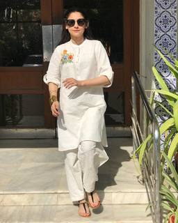 Hina Altaf feet photo 4