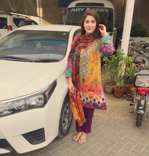 Hina Altaf feet photo 3