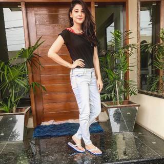 Hina Altaf feet photo 18
