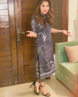 Hina Altaf feet photo 4