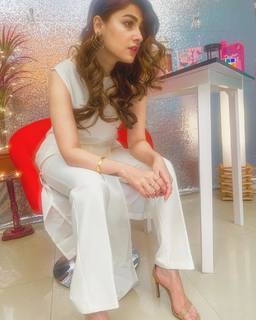 Hina Altaf feet photo 13