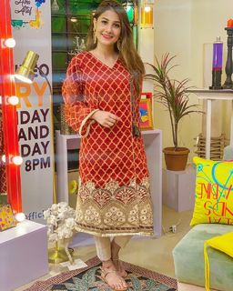 Hina Altaf feet photo 18