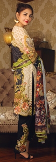Hina Altaf feet photo 12