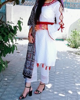 Hina Altaf feet photo 8