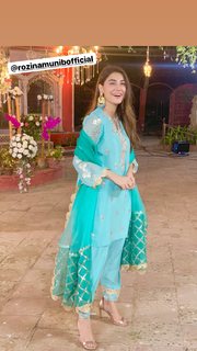 Hina Altaf feet photo 19
