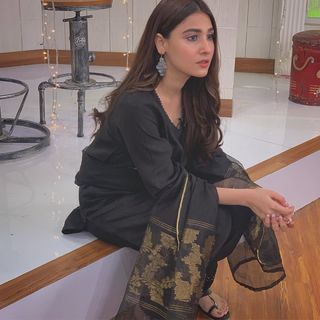 Hina Altaf feet photo 5