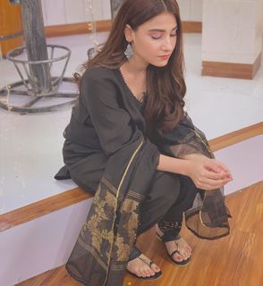 Hina Altaf feet photo 1