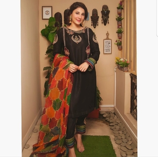 Hina Altaf feet photo 10