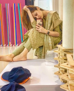 Hina Altaf feet photo 17
