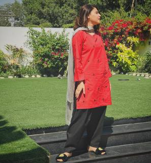 Hina Altaf feet photo 3