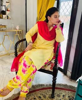 Hina Altaf feet photo 10