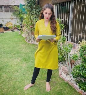 Hina Altaf feet photo 9