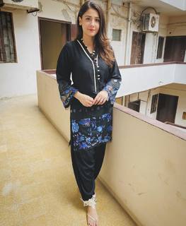 Hina Altaf feet photo 6