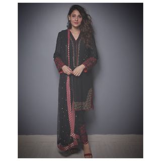 Hina Altaf feet photo 5