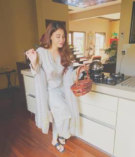 Hina Altaf feet photo 20
