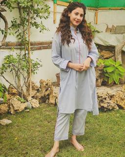 Hina Altaf feet photo 5