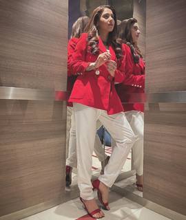 Hina Altaf feet photo 17