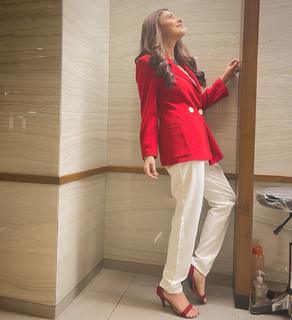 Hina Altaf feet photo 14