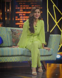 Hina Altaf feet photo 11