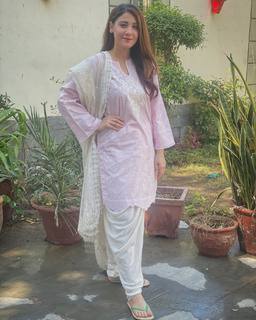 Hina Altaf feet photo 6