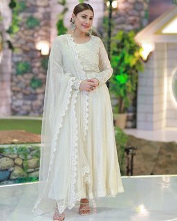 Hina Altaf feet photo 16
