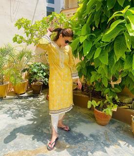 Hina Altaf feet photo 17
