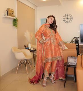Hina Altaf feet photo 10