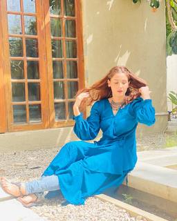 Hina Altaf feet photo 2