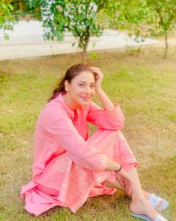 Hina Altaf feet photo 16
