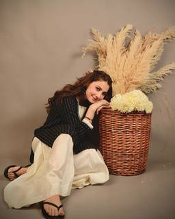 Hina Altaf feet photo 12