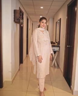 Hina Altaf feet photo 10