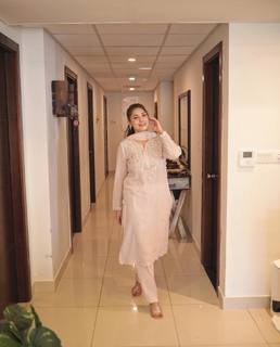 Hina Altaf feet photo 9