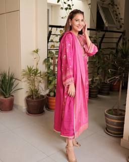 Hina Altaf feet photo 18