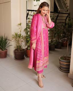 Hina Altaf feet photo 17