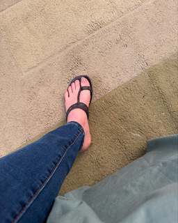 Hina Altaf feet photo 11