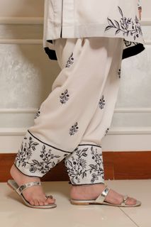 Hina Altaf feet photo 16