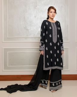 Hina Altaf feet photo 8