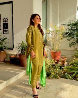Hina Altaf feet photo 10
