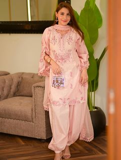 Hina Altaf feet photo 13