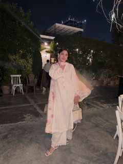 Hina Altaf feet photo 3