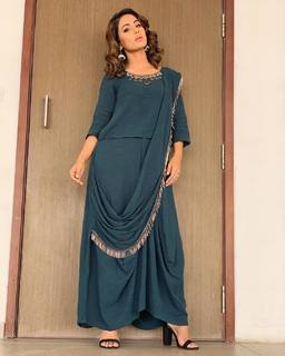 Hina Khan feet photo thumbnail