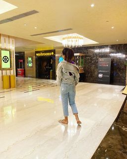 Hina Khan feet photo thumbnail