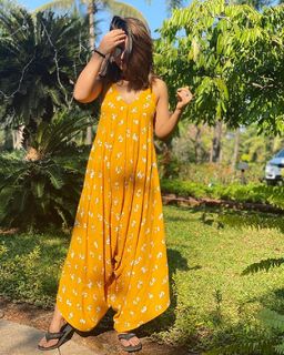 Hina Khan feet photo thumbnail